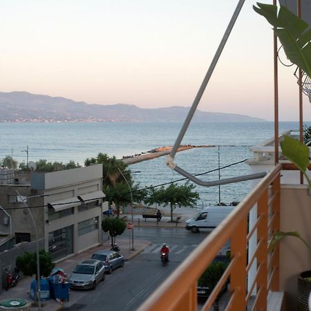 Infinity Blue Next To The Sea Apartment Kalamata Bagian luar foto