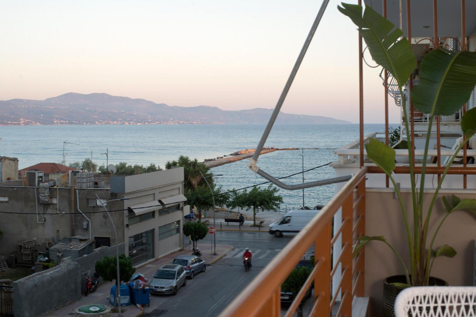 Infinity Blue Next To The Sea Apartment Kalamata Bagian luar foto